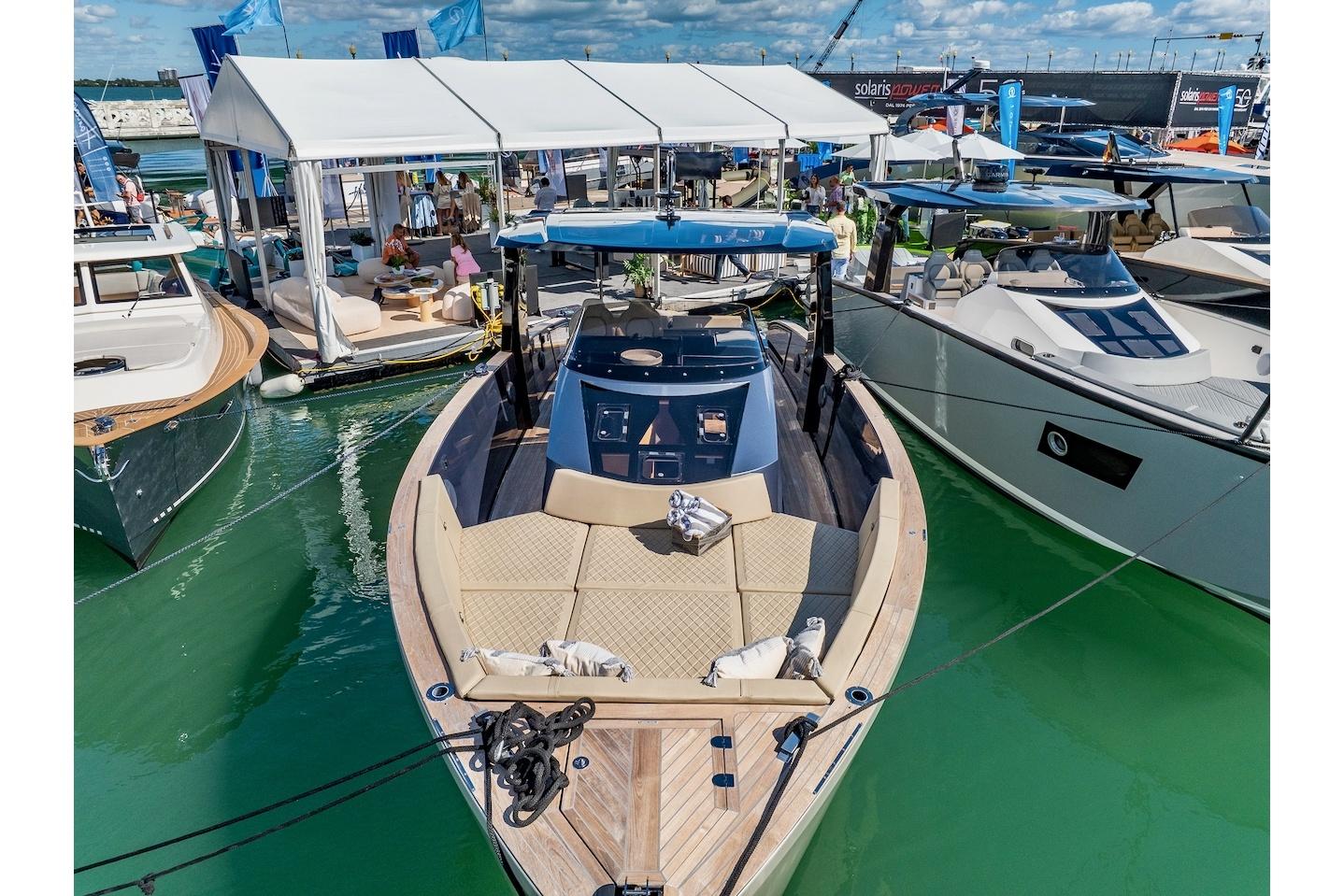 Tesoro-T40 Inboard 2022-OASIS FL-US-9744722 | Thumbnail