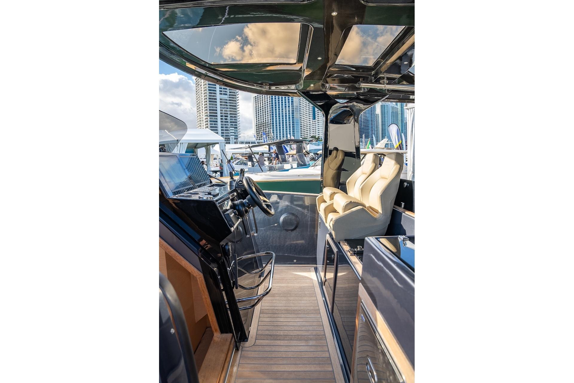 Tesoro-T40 Inboard 2022-OASIS FL-US-9744722 | Thumbnail
