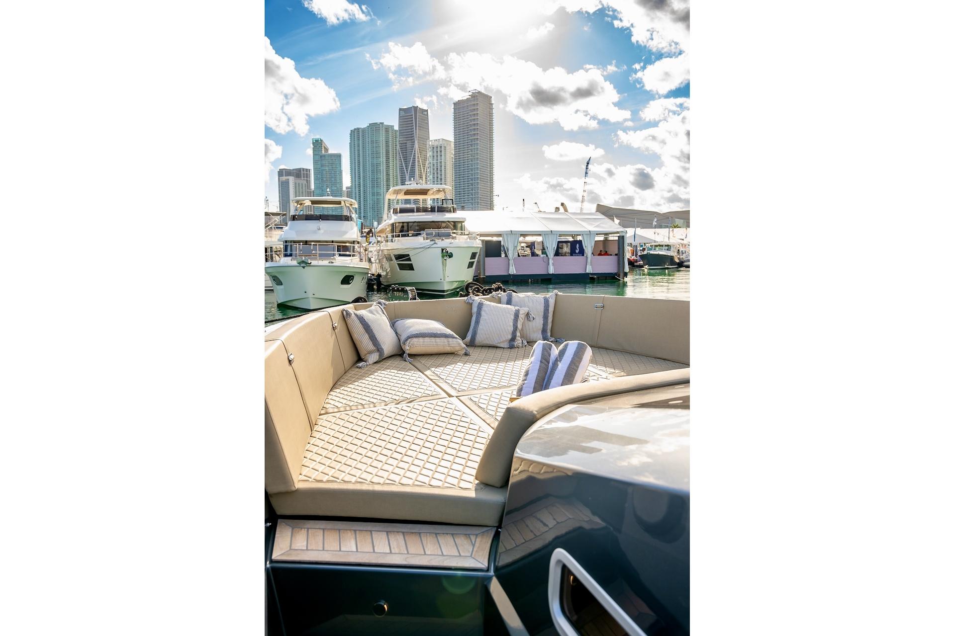 Tesoro-T40 Inboard 2022-OASIS FL-US-9744722 | Thumbnail