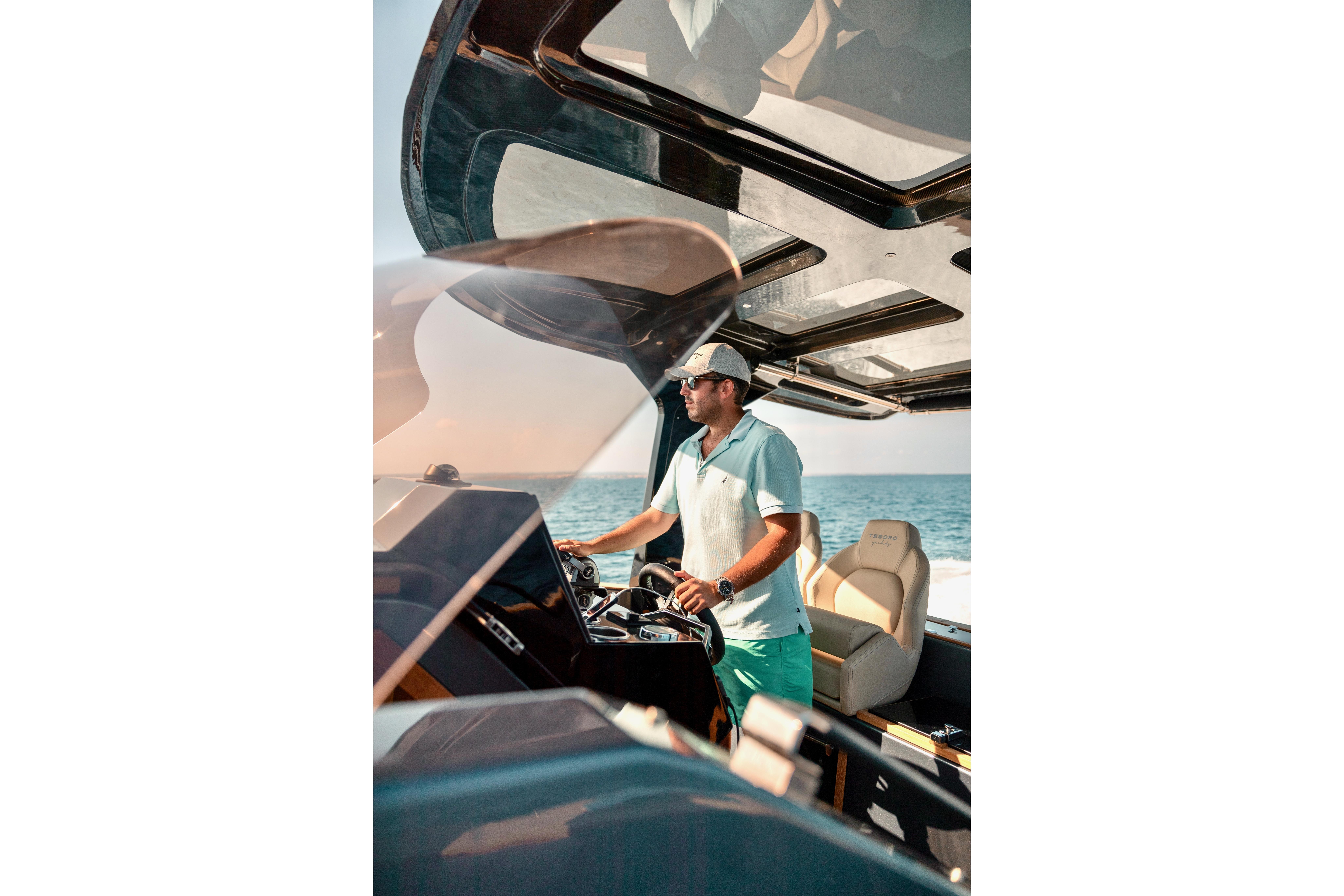 Tesoro-T40 Inboard 2022-OASIS FL-US-9744722 | Thumbnail