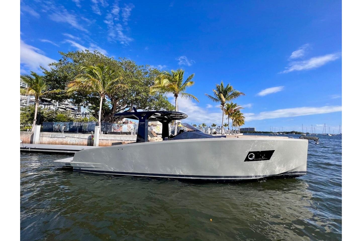 Tesoro-T40 Inboard 2022-OASIS FL-US-9744722 | Thumbnail