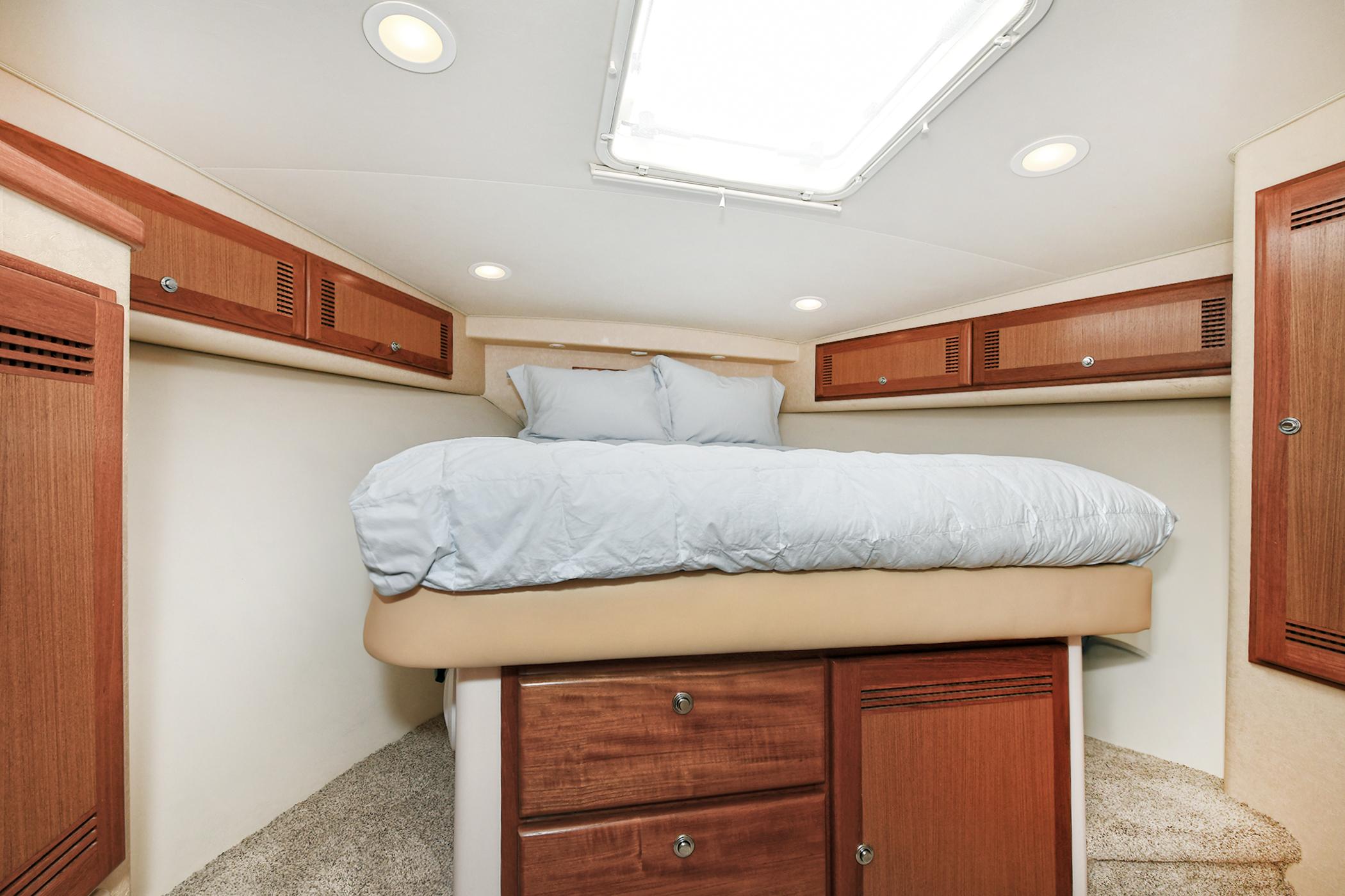 Cabo 40 REELAXATION - Forward Stateroom Berth