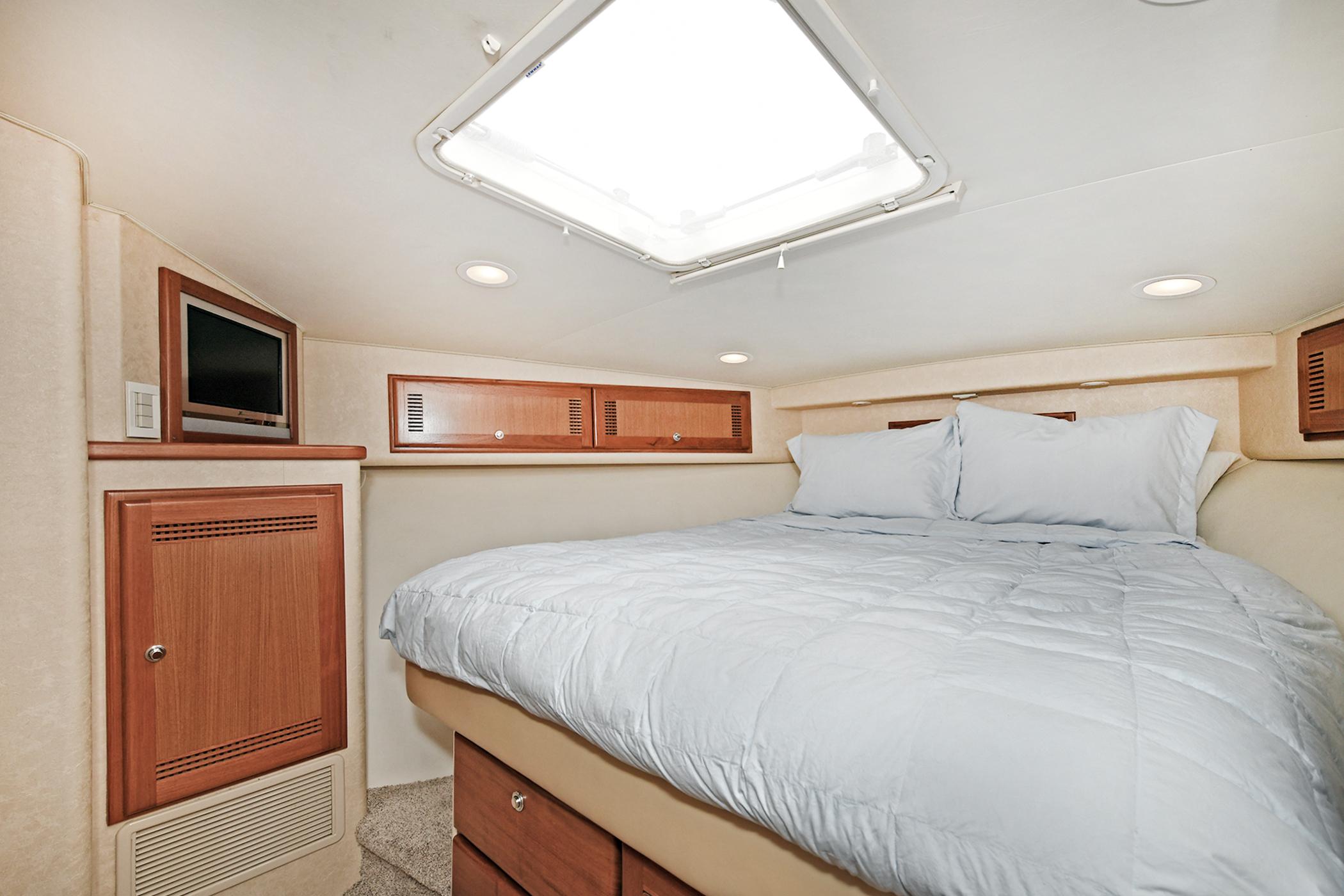 Cabo 40 REELAXATION - Forward Stateroom Berth & TV