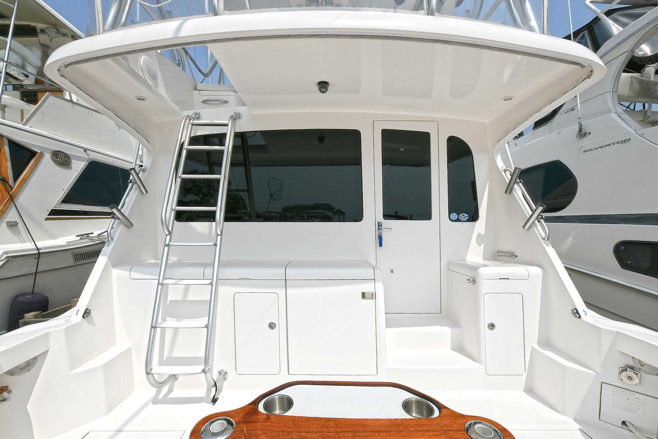 Cabo 40 REELAXATION - Cockpit & Ladder to Flybridge