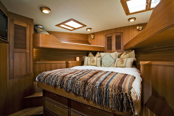 FWD Cabin with queen and kids bunks