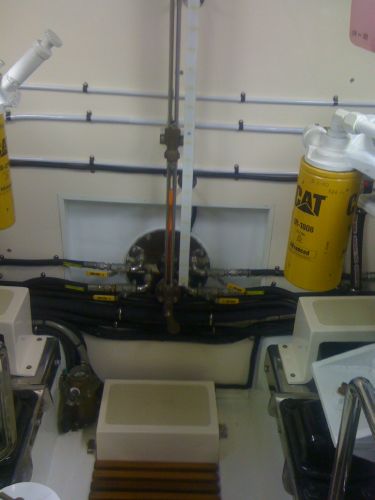 Fuel tank with sight gauge fwd