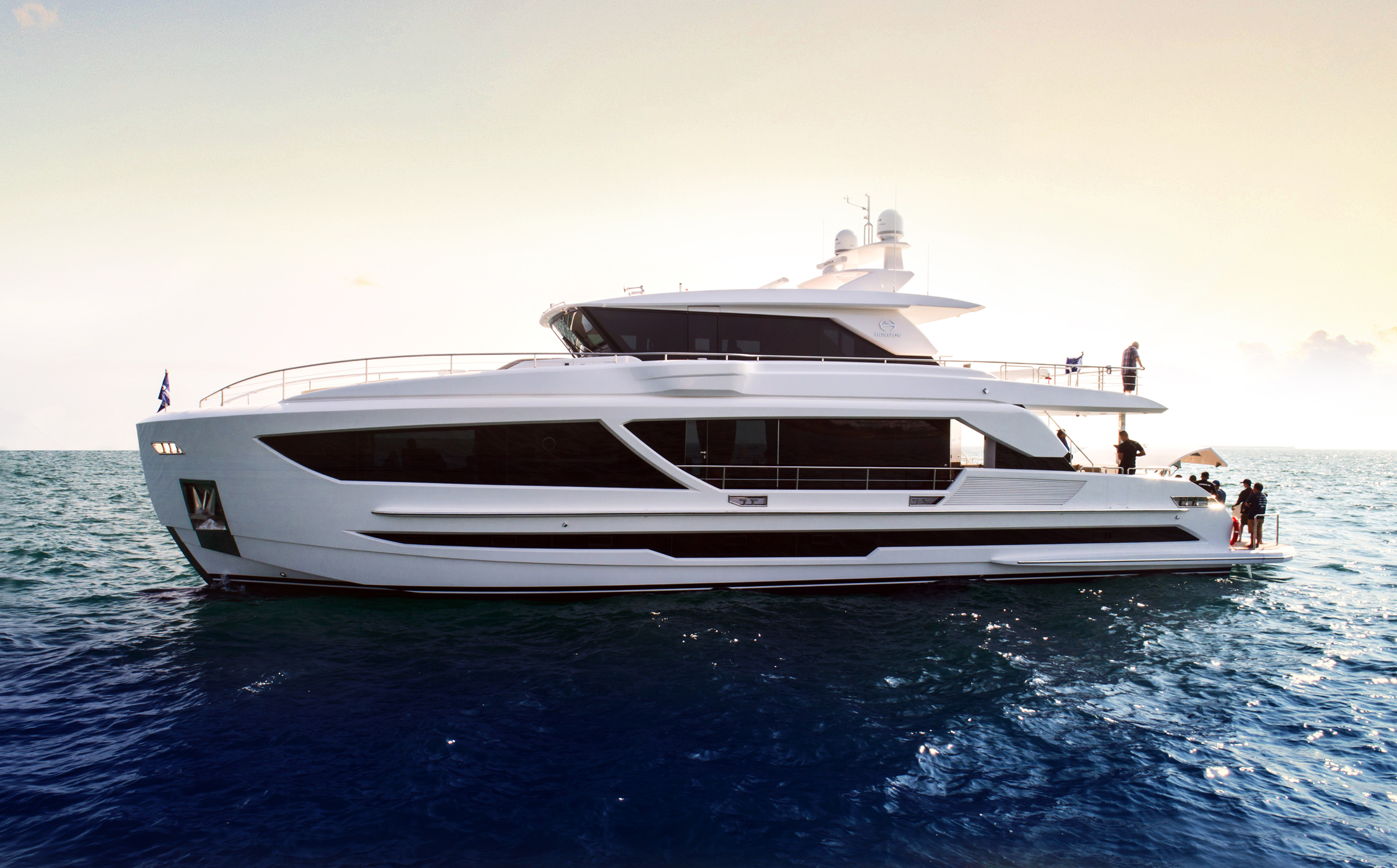 motor yacht aqua life