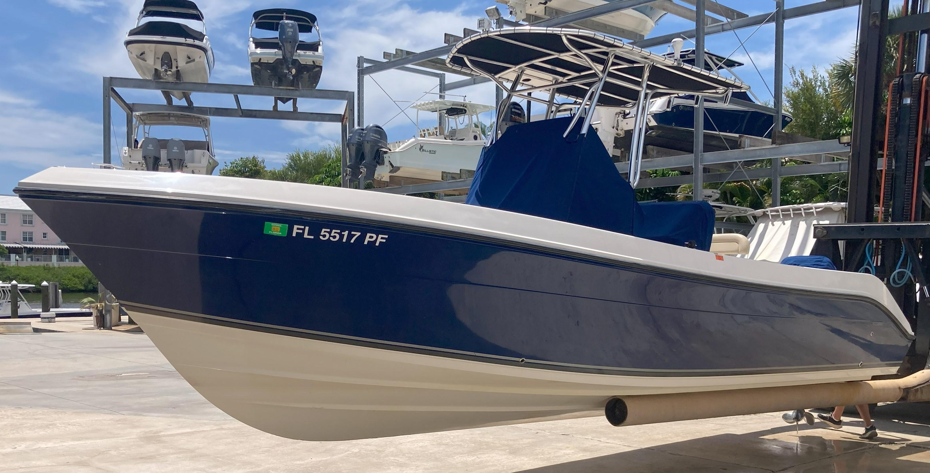 2008 Cobia 256 Center Console Yachts360