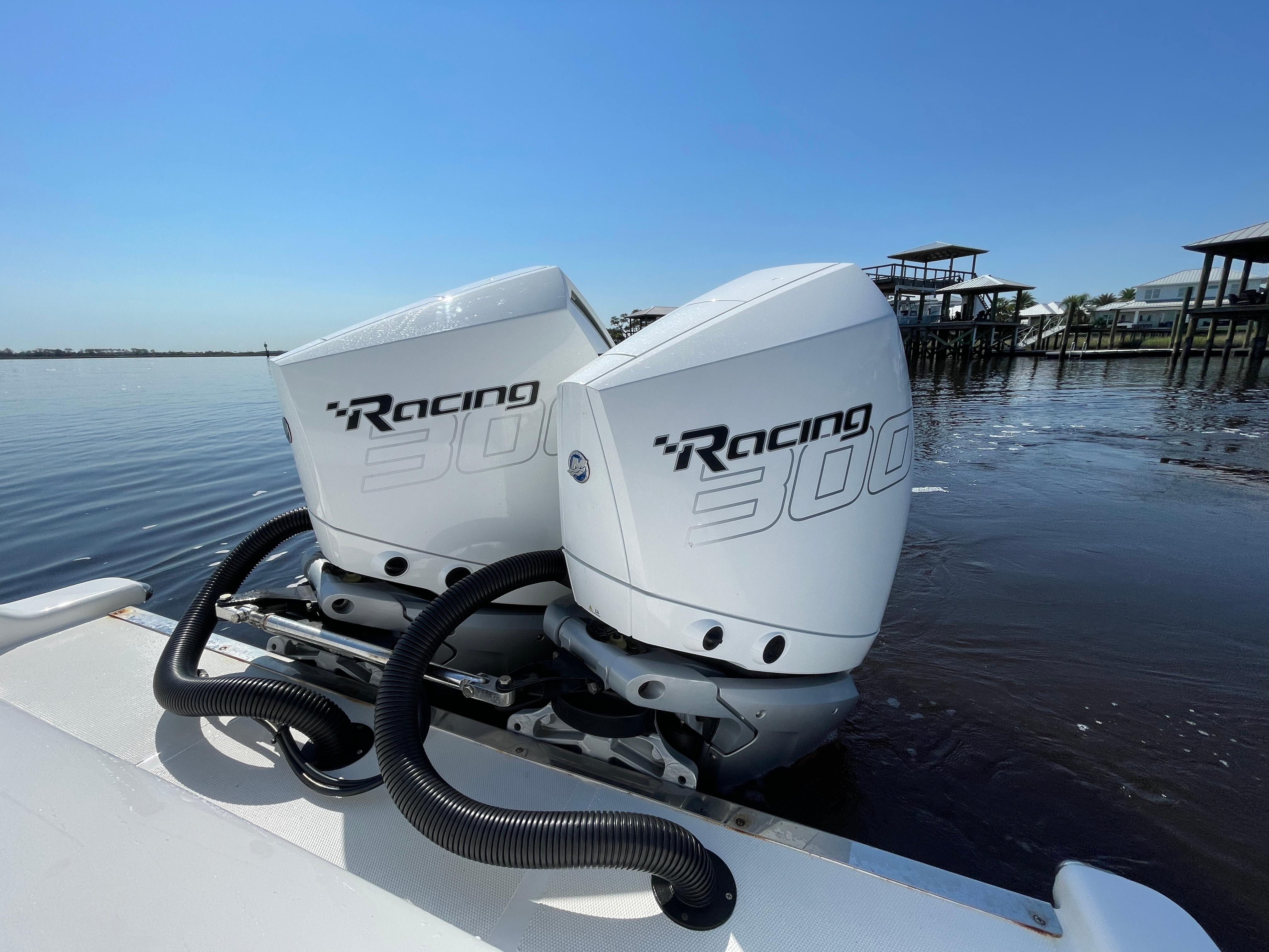 2023-front-runner-26-center-console-power-9714735-20250313131222629-1_XLARGE
