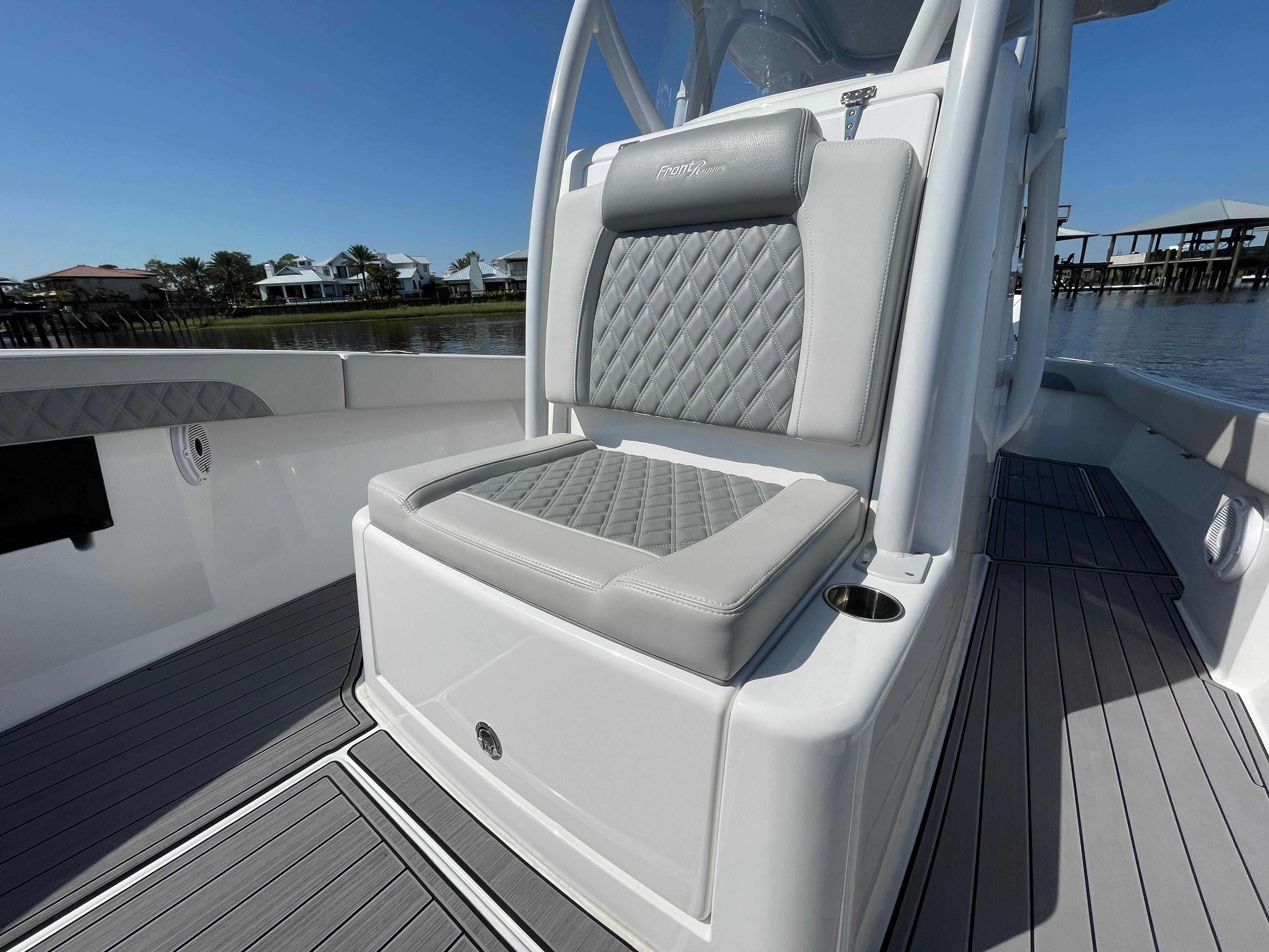 2023-front-runner-26-center-console-power-9714735-20250313131309007-1_XLARGE