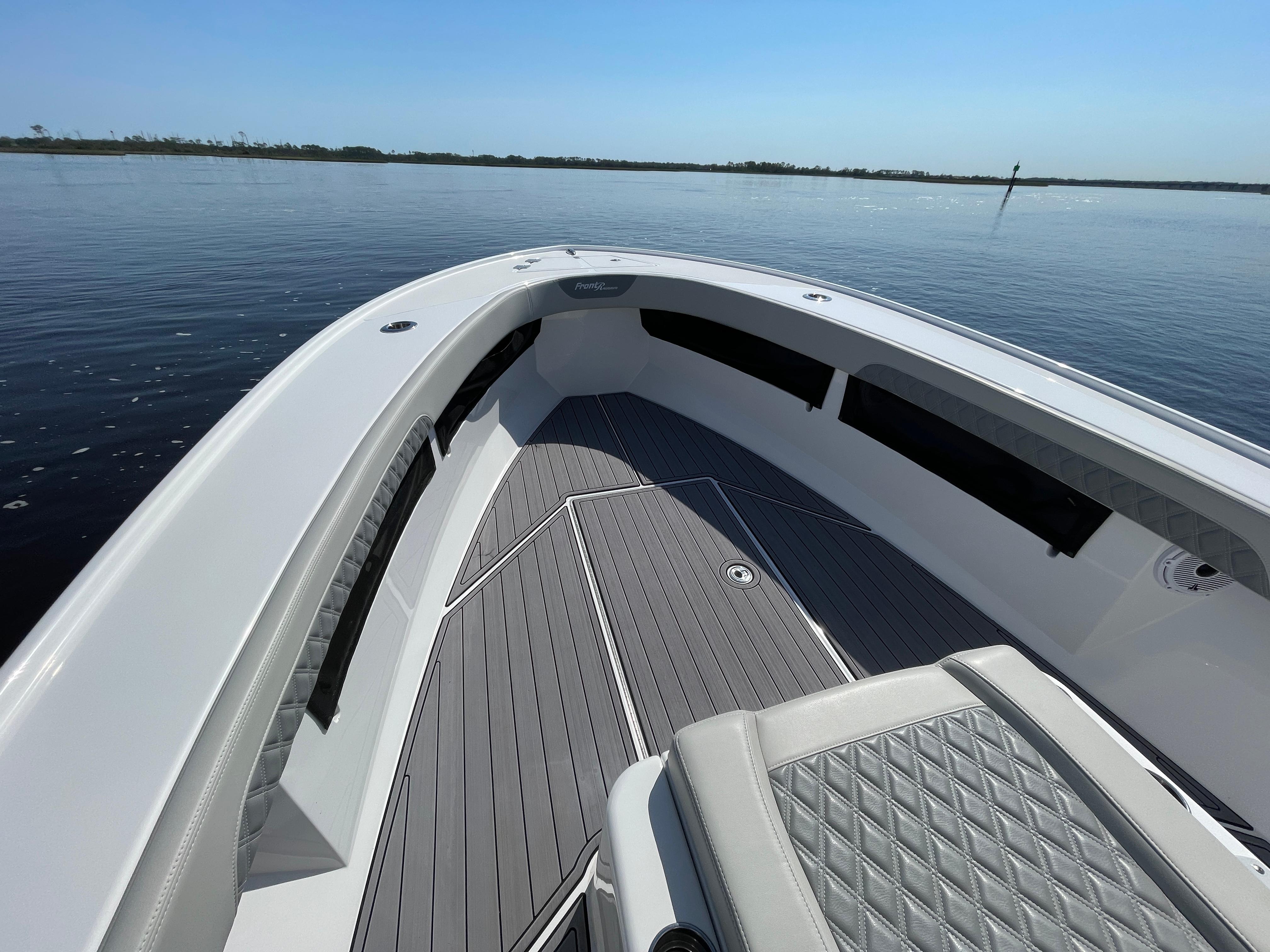 2023-front-runner-26-center-console-power-9714735-20250313131317695-1_XLARGE