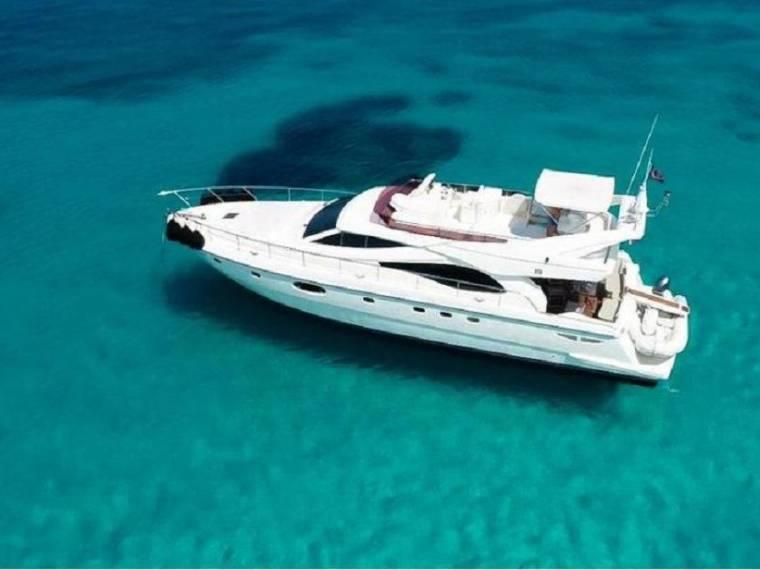 Ferretti Yachts 590