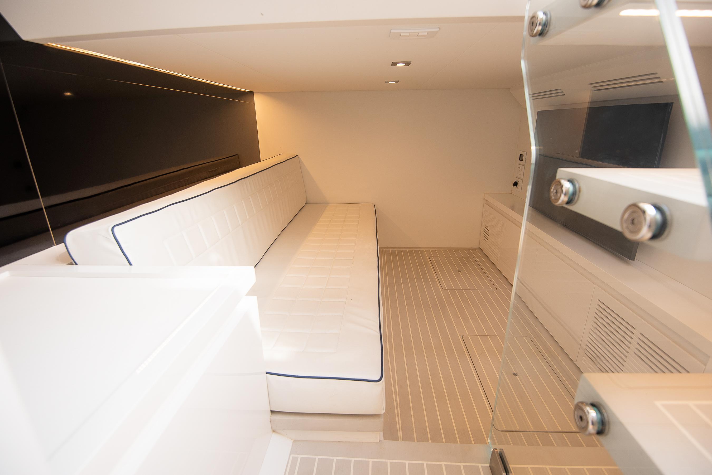 VanDutch 48 El Duderino - Midship Lounge
