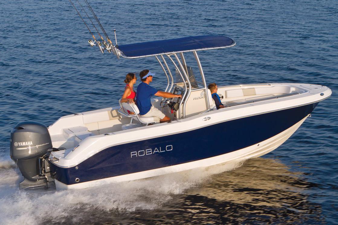 Manufacturer Provided Image: 2016 Robalo R200 Center Console boat cruising on water with passengers.