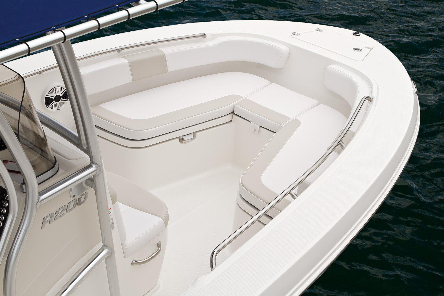 Manufacturer Provided Image: 2016 Robalo R200 Center Console boat with cushioned seating area.