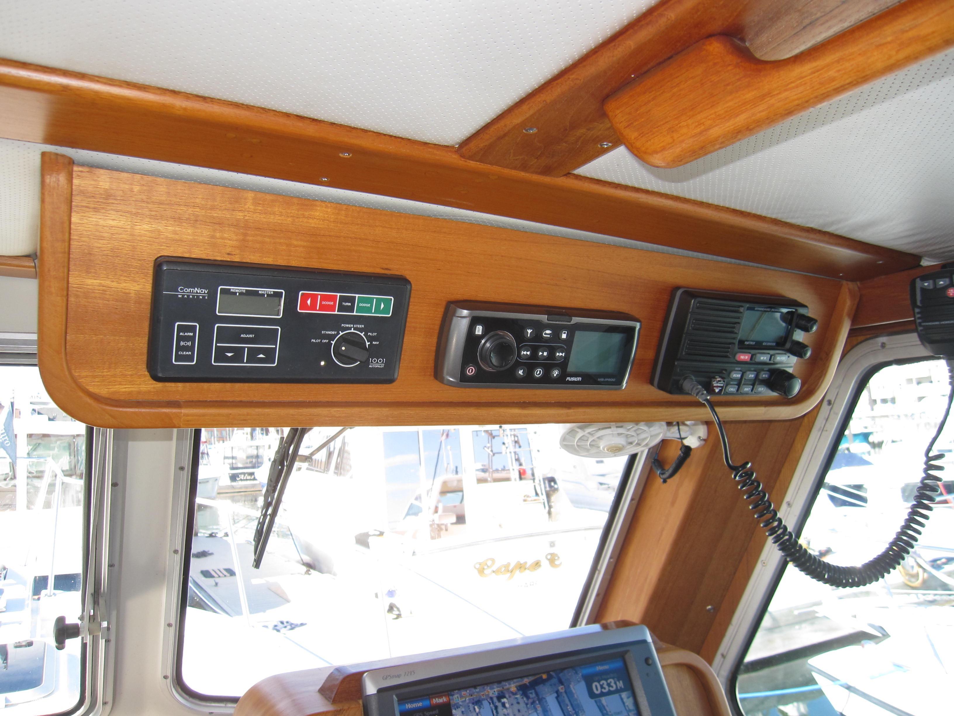 Control panel of a 1990 Blue Seas 31 Hardtop Cruiser boat.