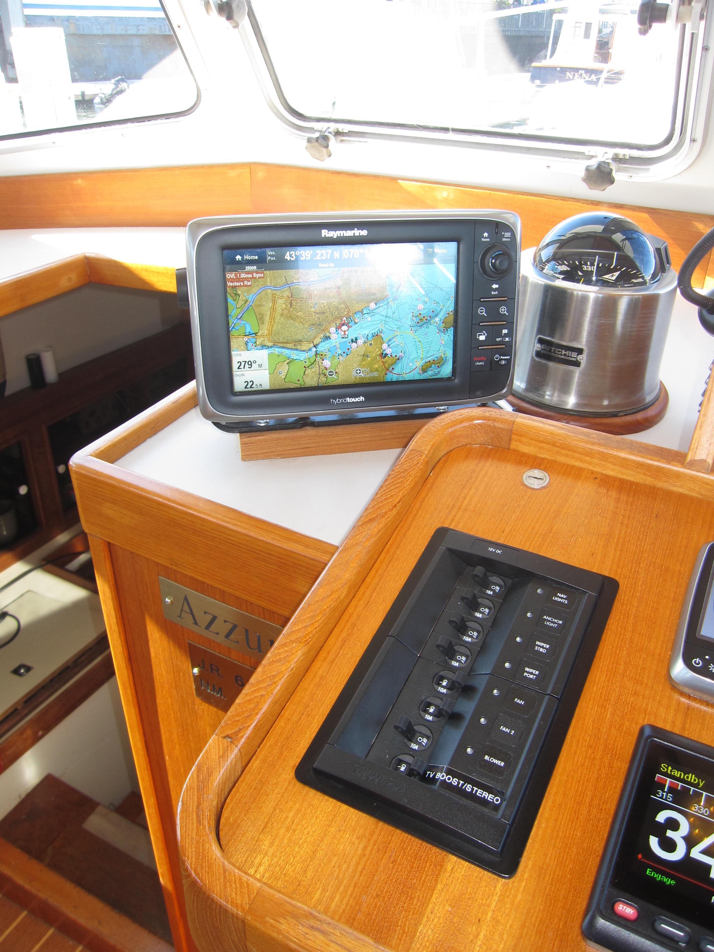 Navigation equipment on a 1990 Blue Seas 31 Hardtop Cruiser.
