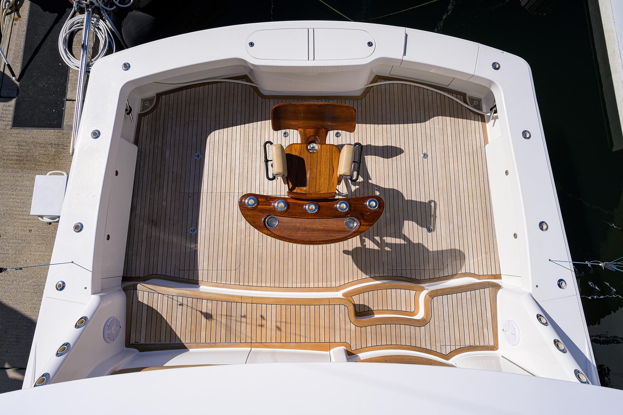 Viking 66 DESPERADO - Cockpit
