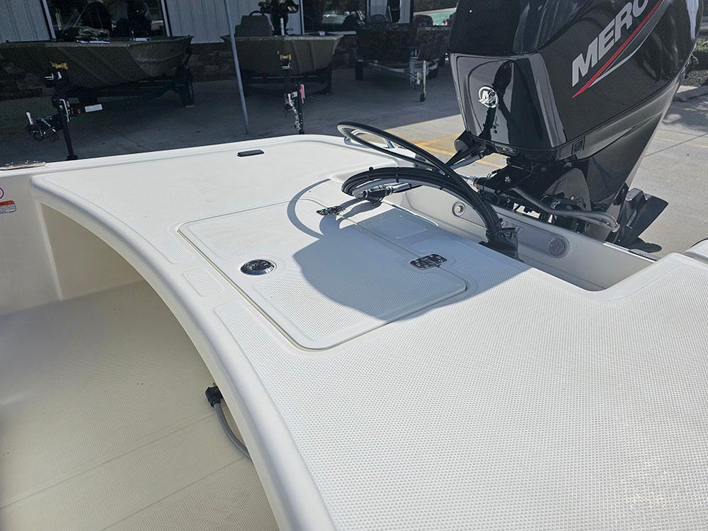 2025 Mako Pro Skiff 17 CC
