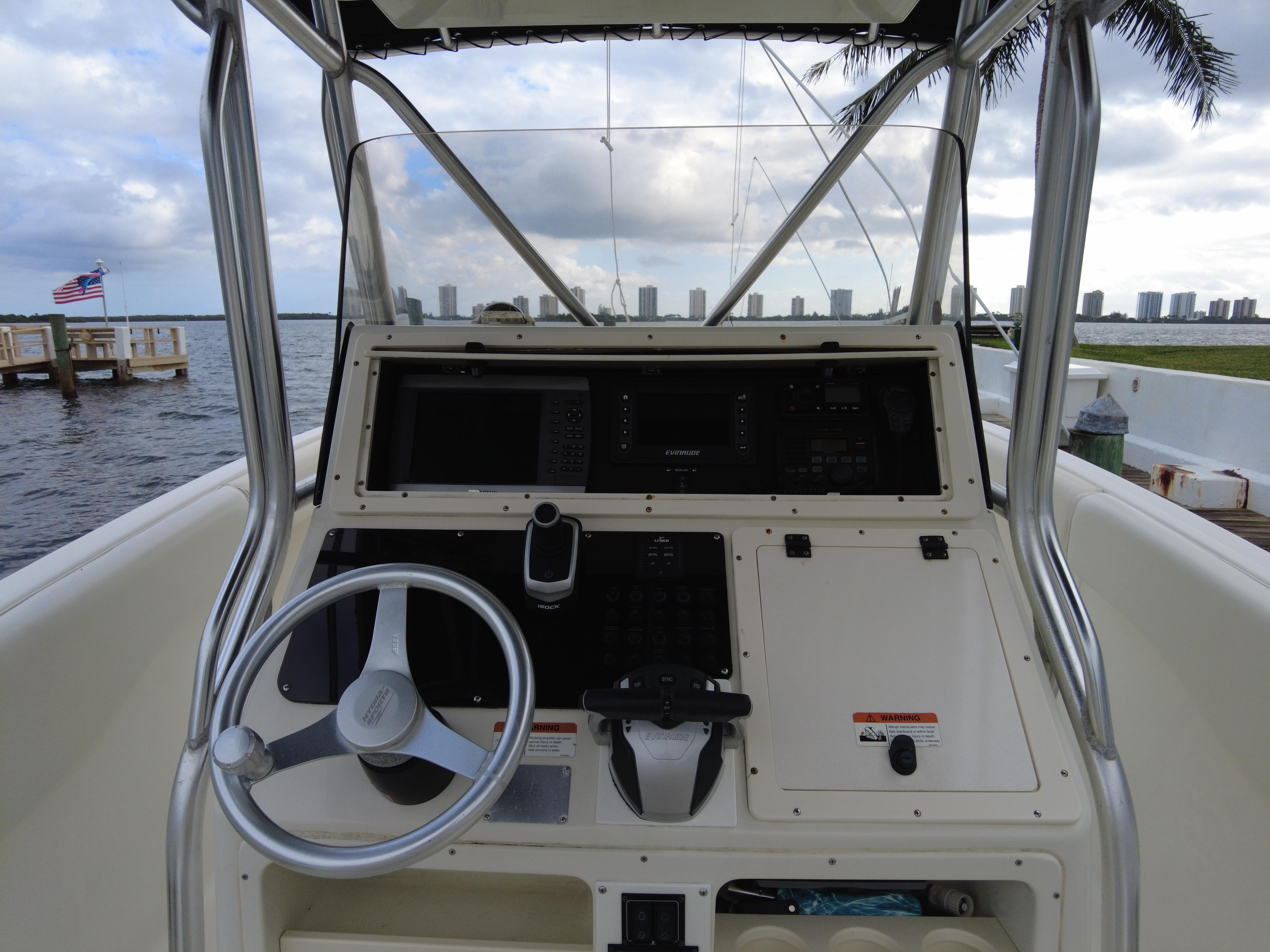 2003 Hydra-Sports Vector 2800- helm