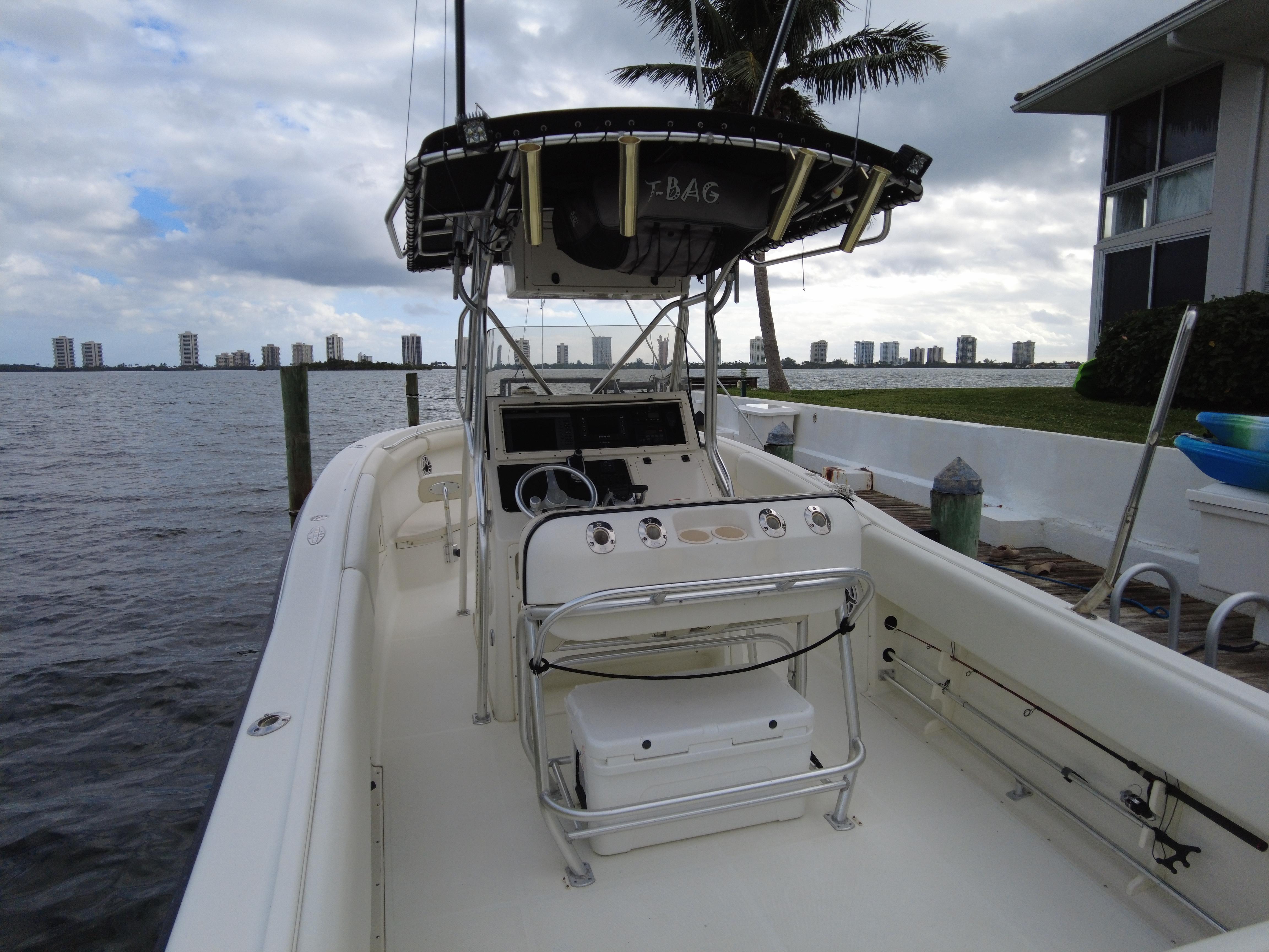 2003 Hydra-Sports Vector 2800- center console
