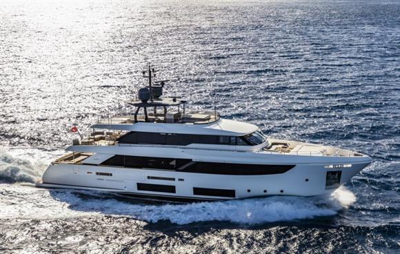 Custom Line Navetta 33