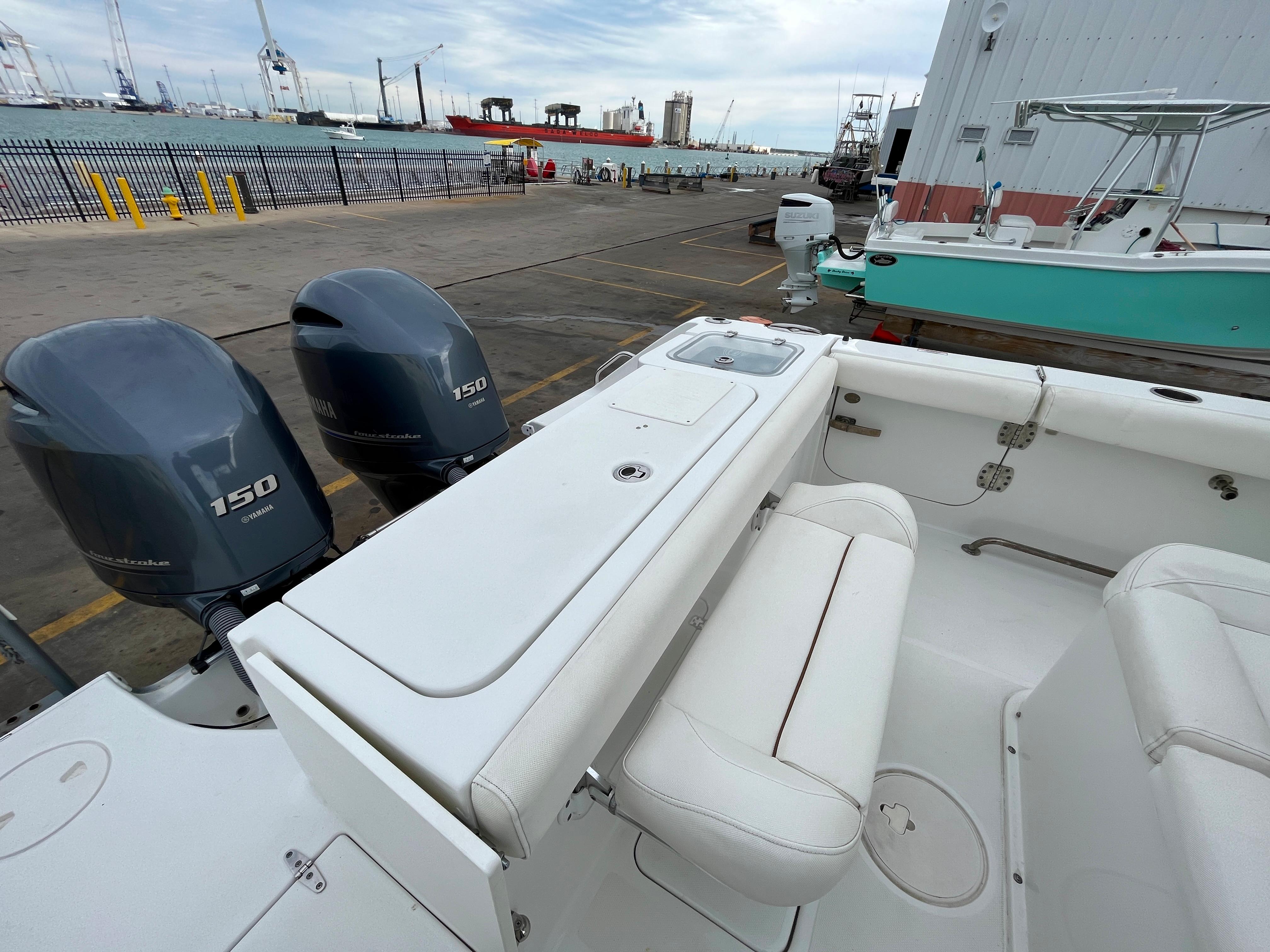 Sea Hunt 27 - Removable Aft Bench Seat
