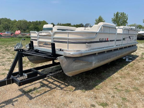 2005 Leisure boat for sale, model of the boat is 2123 & Image # 1 of 13