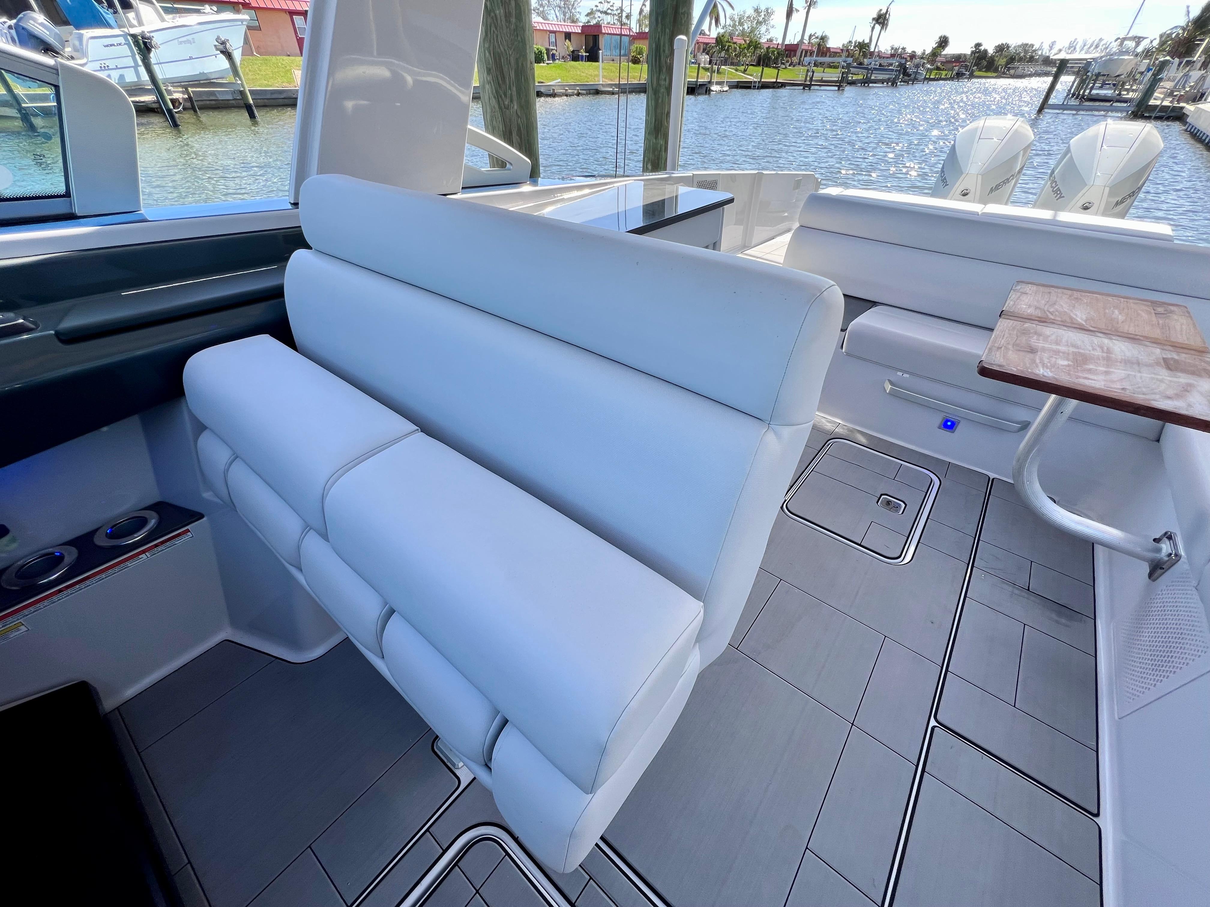 Aviara-AV 32 OUTBOARD w JOYSTICK 2022-IMPULSE FL-US-9614771 | Thumbnail