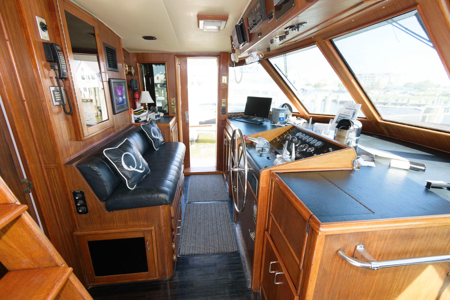 M 8160 RD Knot 10 Yacht Sales