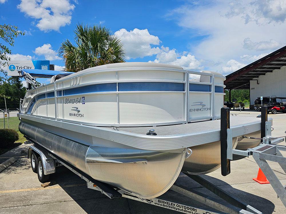 2022 Bennington 22 SXSB pontoon boat on trailer under blue sky.