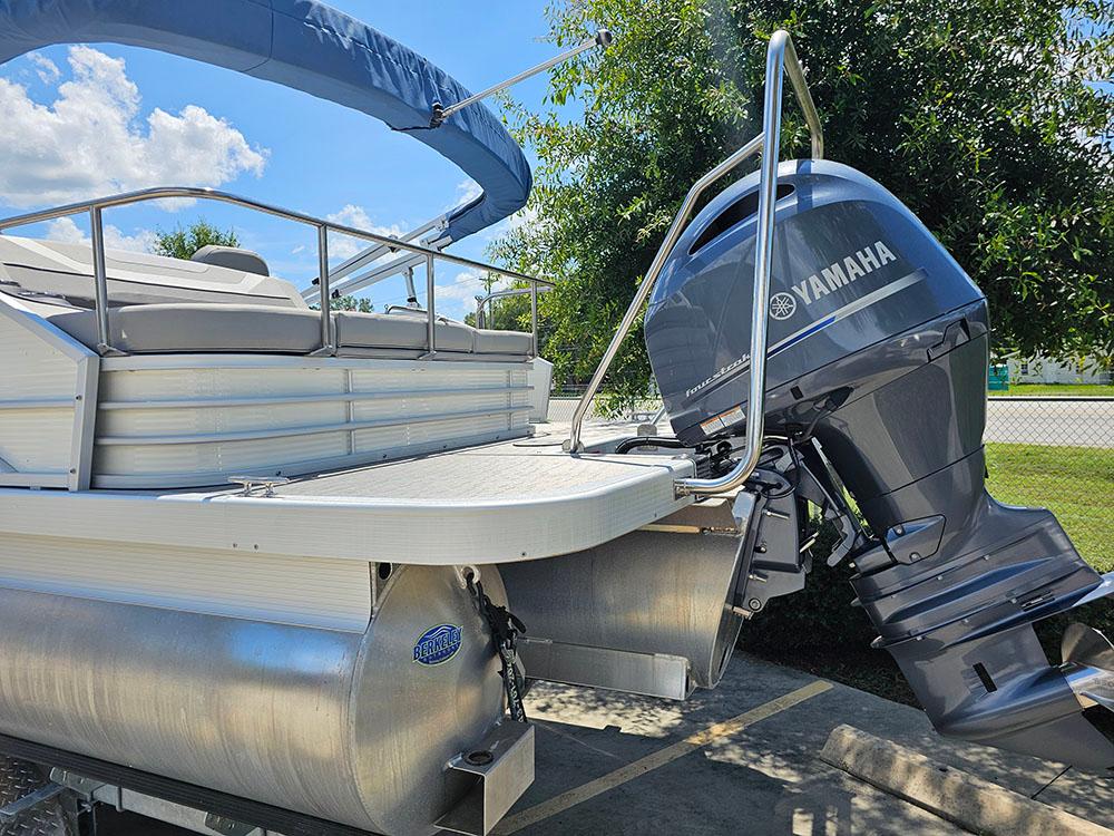 2022 Bennington 22 SXSB pontoon boat with Yamaha outboard motor, parked outdoors.