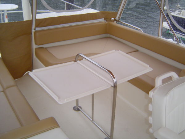 Flybridge Dinette