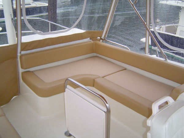 Flybridge L-Settee Port