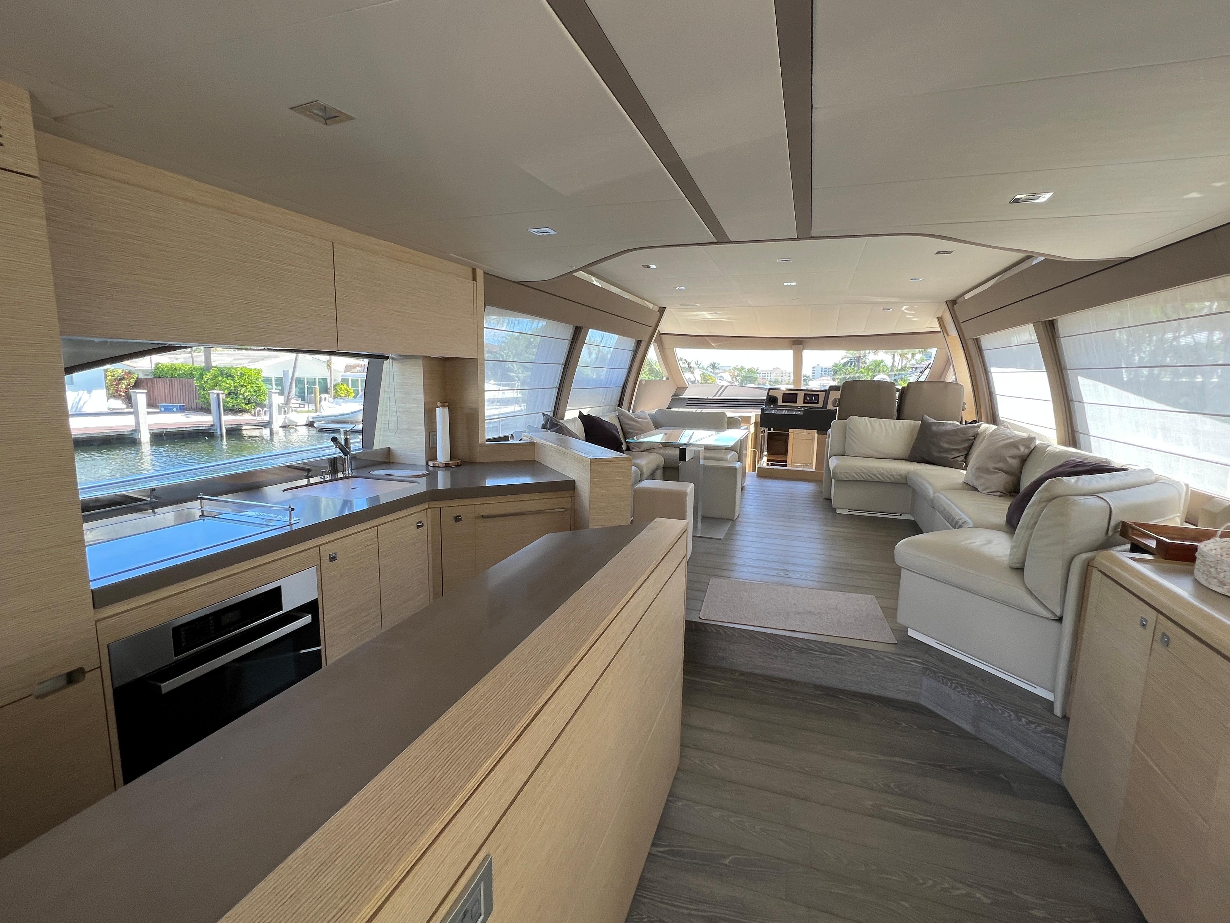 2014 Ferretti Yachts 690