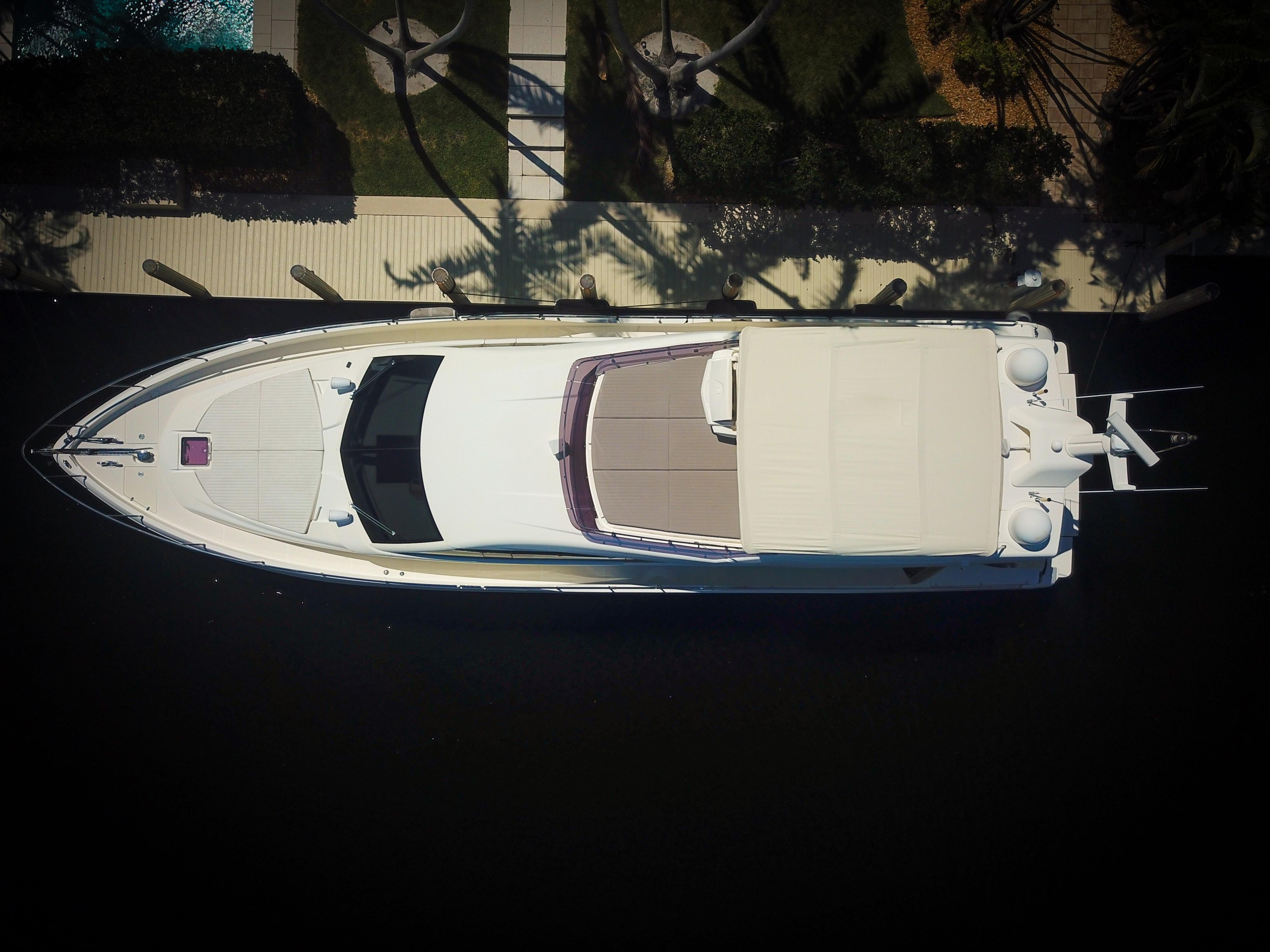 2014 Ferretti Yachts 690