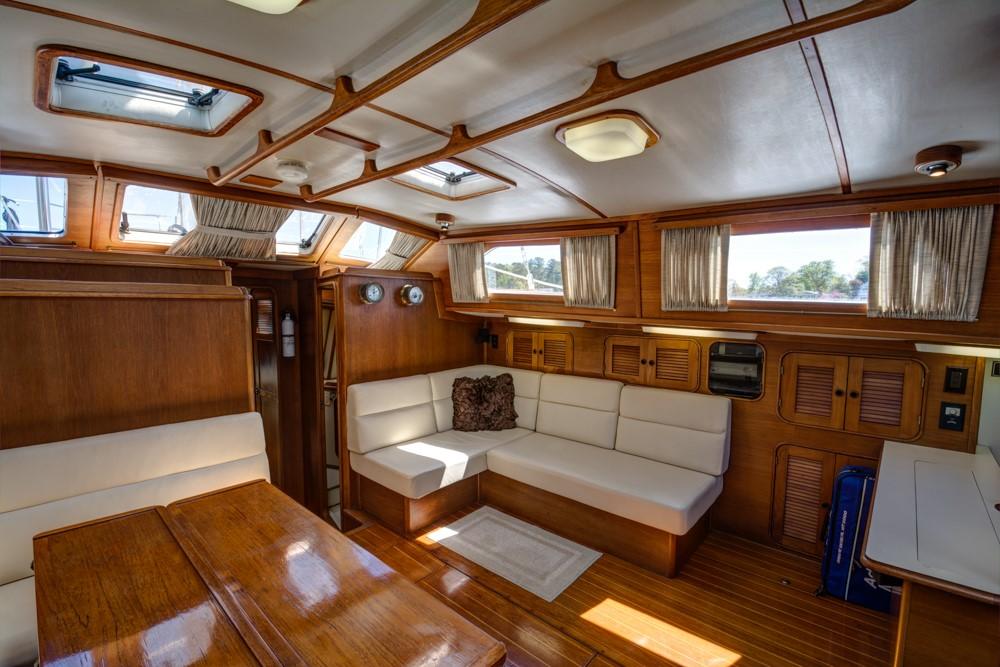 STBD SIDE MAIN SALOON