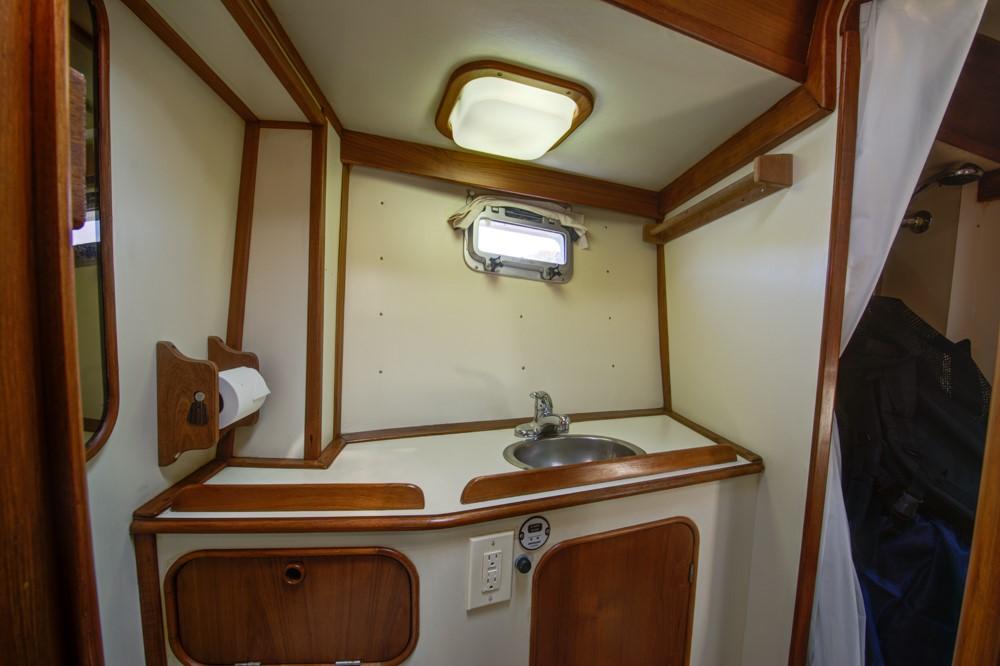 FWD GUEST CABIN 2 HEAD