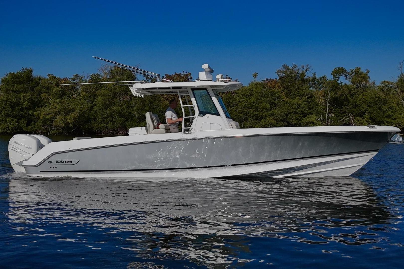 2018 Boston Whaler 330 Outrage