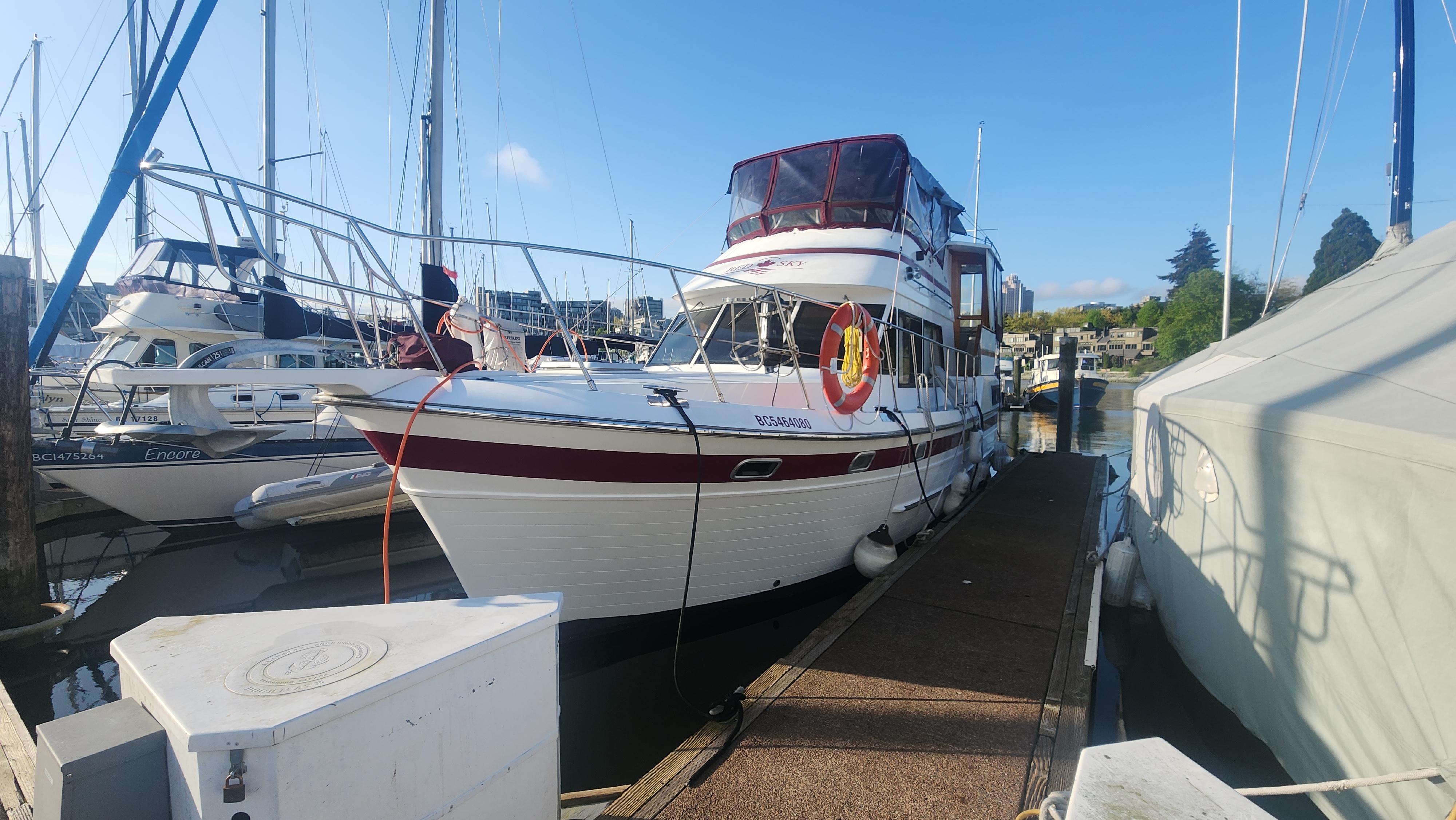 1987 Nova 36 Tri Cabin