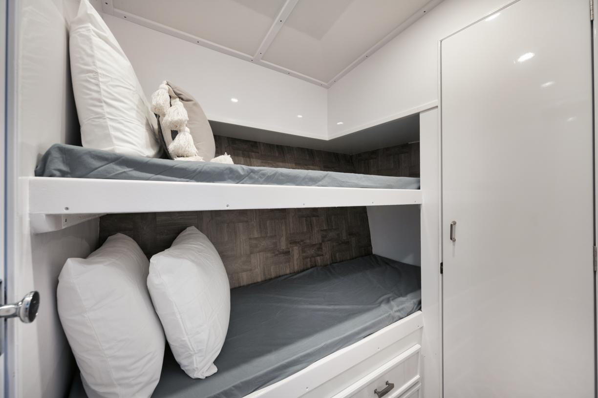 Custom 55 TRADEWINDS - Bunk Room