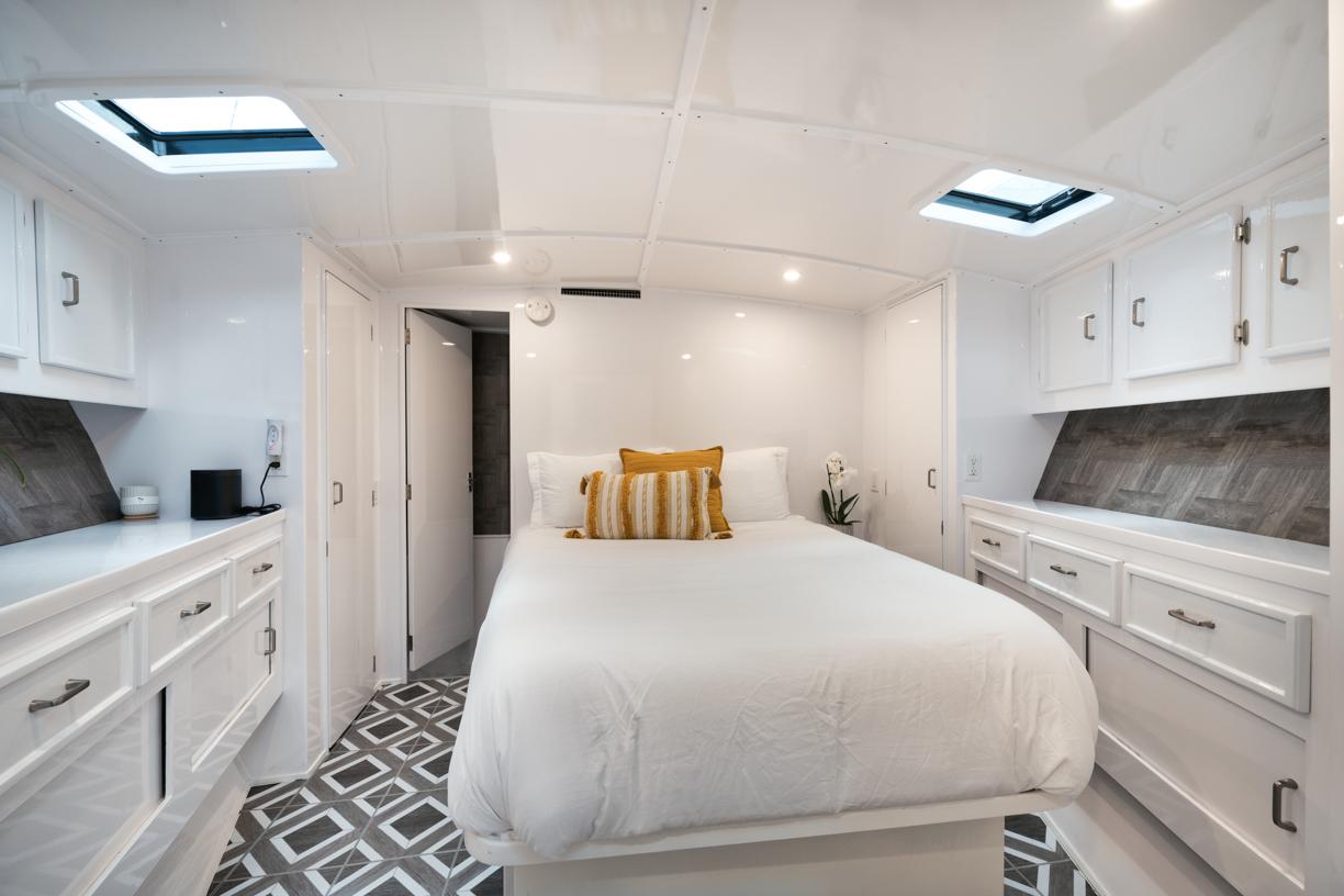 Custom 55 TRADEWINDS - Master Stateroom