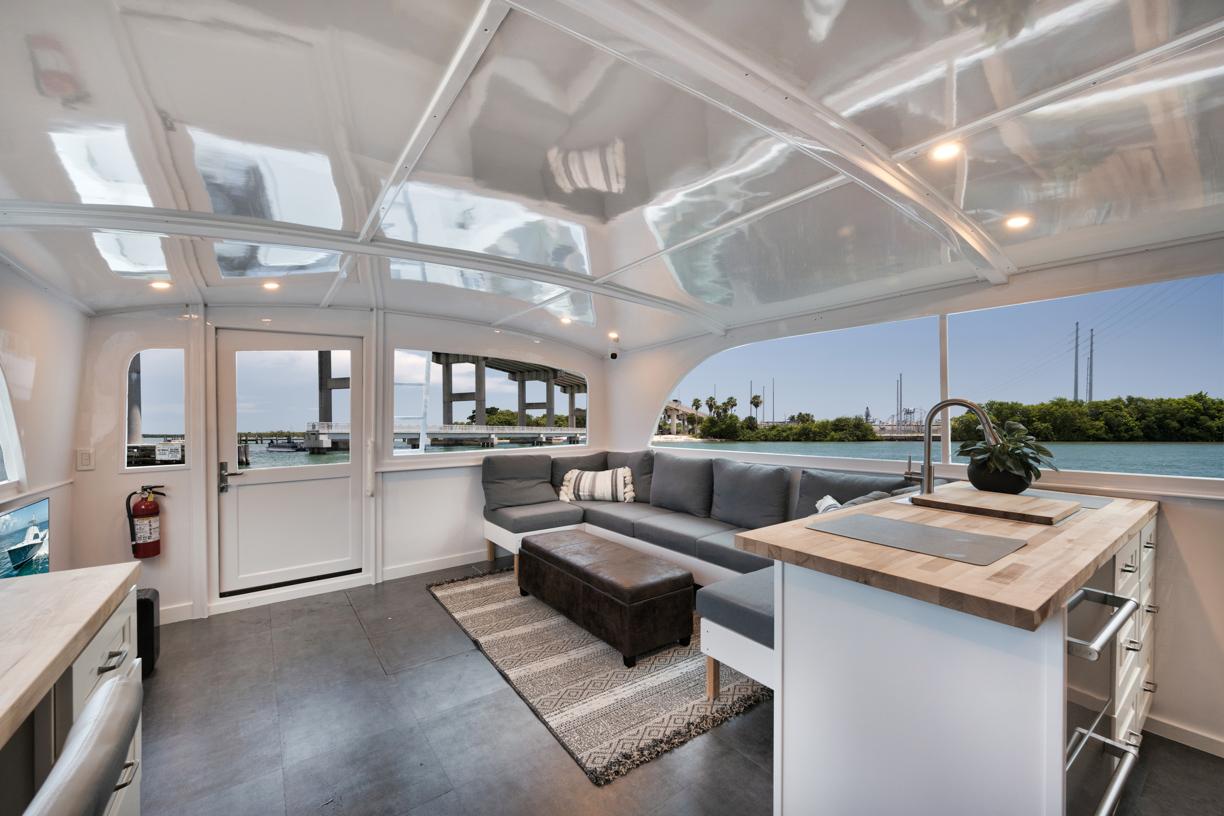 Custom 55 TRADEWINDS - Salon & Galley