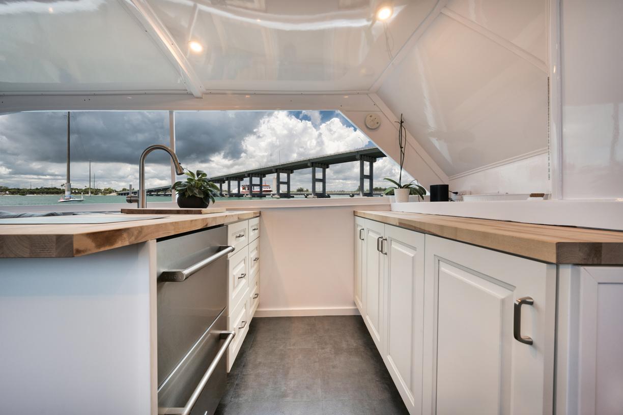 Custom 55 TRADEWINDS - Galley