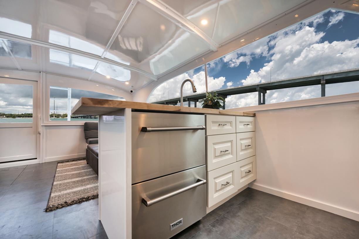 Custom 55 TRADEWINDS - Galley