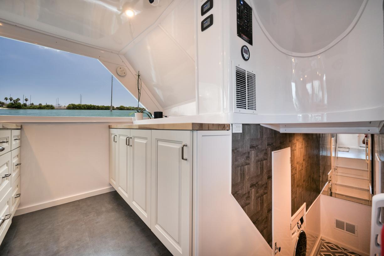 Custom 55 TRADEWINDS - Galley