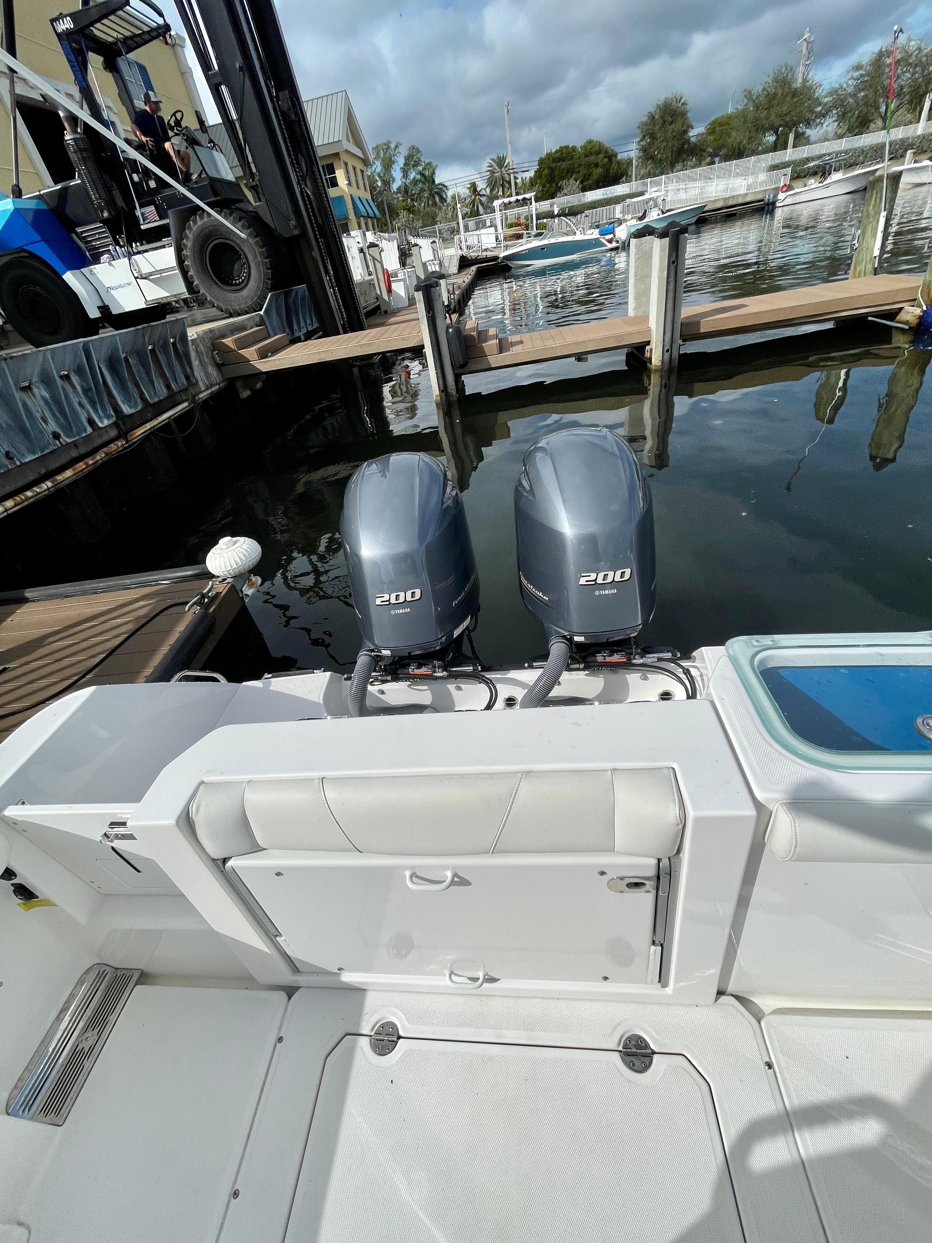 2020 Everglades 255 CC - Transom