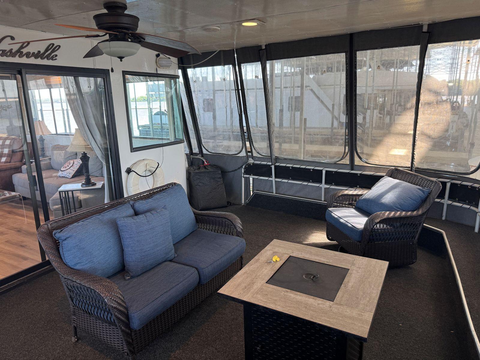 Stardust Cruisers-18 X 80 Houseboat 1986 -TN-US-1986 Stardust Cruisers 18 X 80 houseboat interior with cozy seating and modern decor.-9804797 | Thumbnail