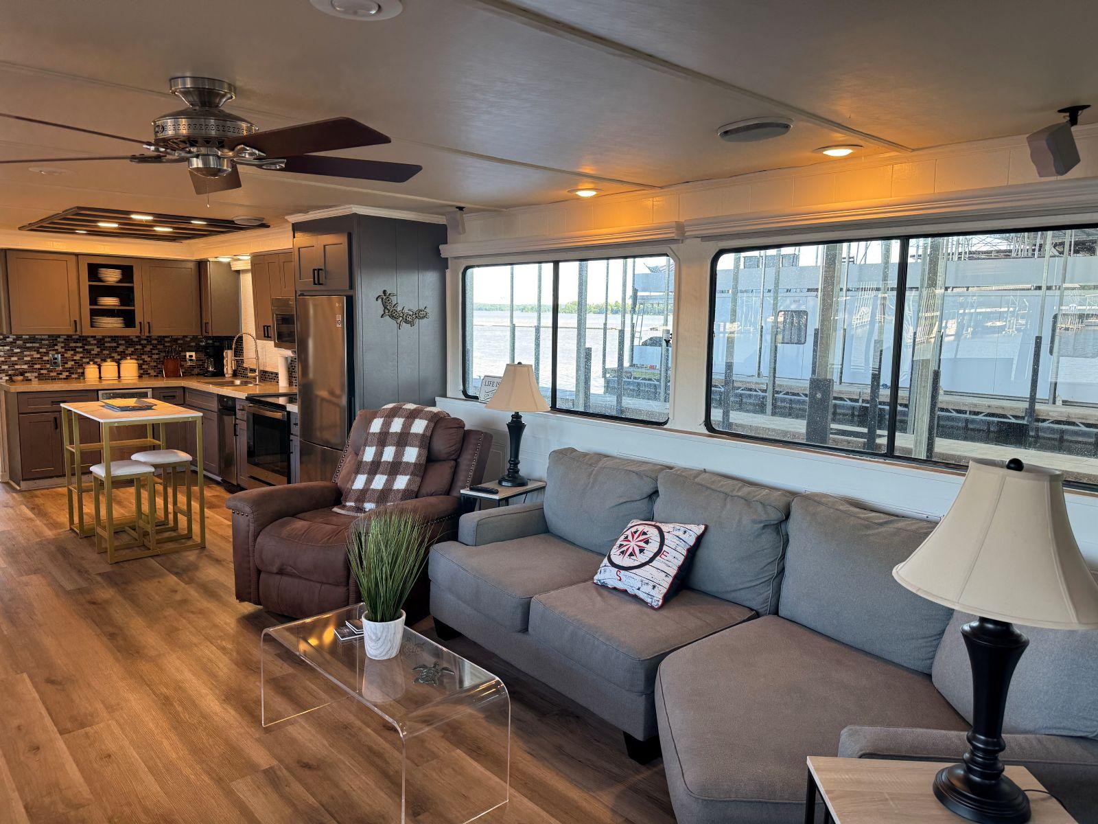 Stardust Cruisers-18 X 80 Houseboat 1986 -TN-US-Interior of 1986 Stardust Cruisers 18 X 80 houseboat with modern furnishings and large windows.-9804797 | Thumbnail