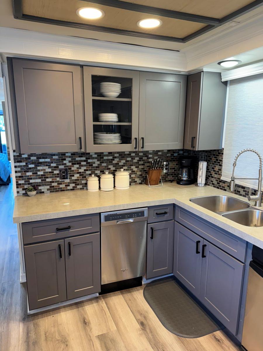 Stardust Cruisers-18 X 80 Houseboat 1986 -TN-US-Modern kitchen in 1986 Stardust Cruisers 18 X 80 houseboat with gray cabinets and mosaic backsplash.-9804797 | Thumbnail